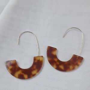 Tortoiseshell Lightweight Golden Brown Crescent Hoop Earrings